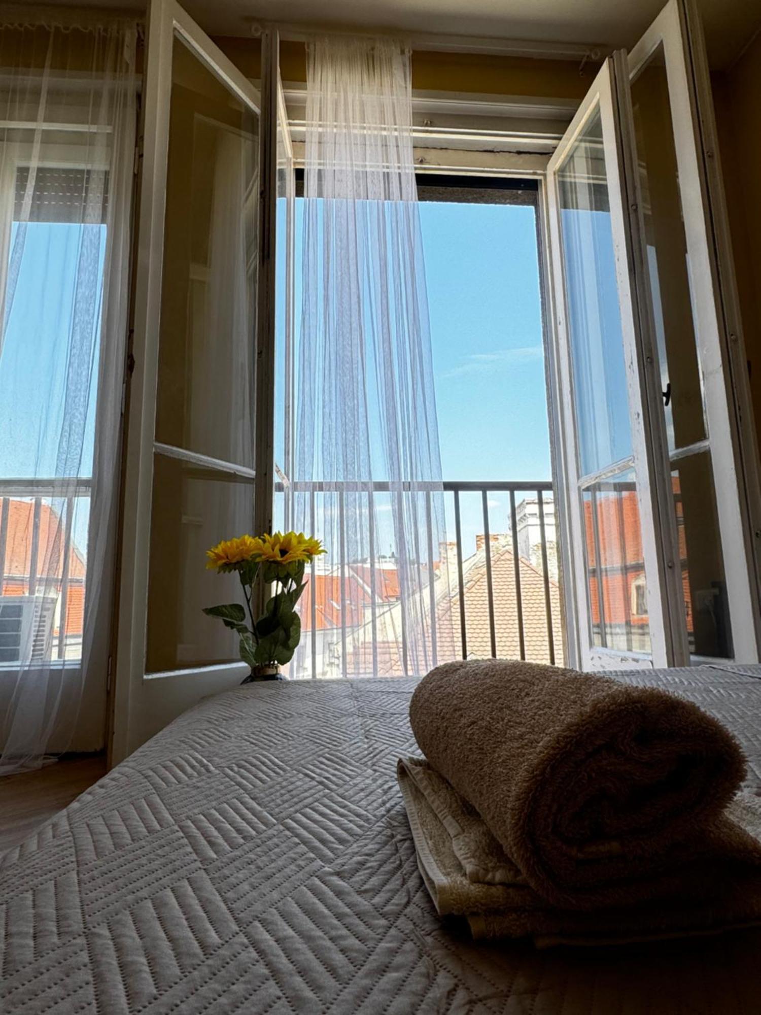 Extralarge Queen Room In The Heart Of Bratislava With Terrace Exteriör bild
