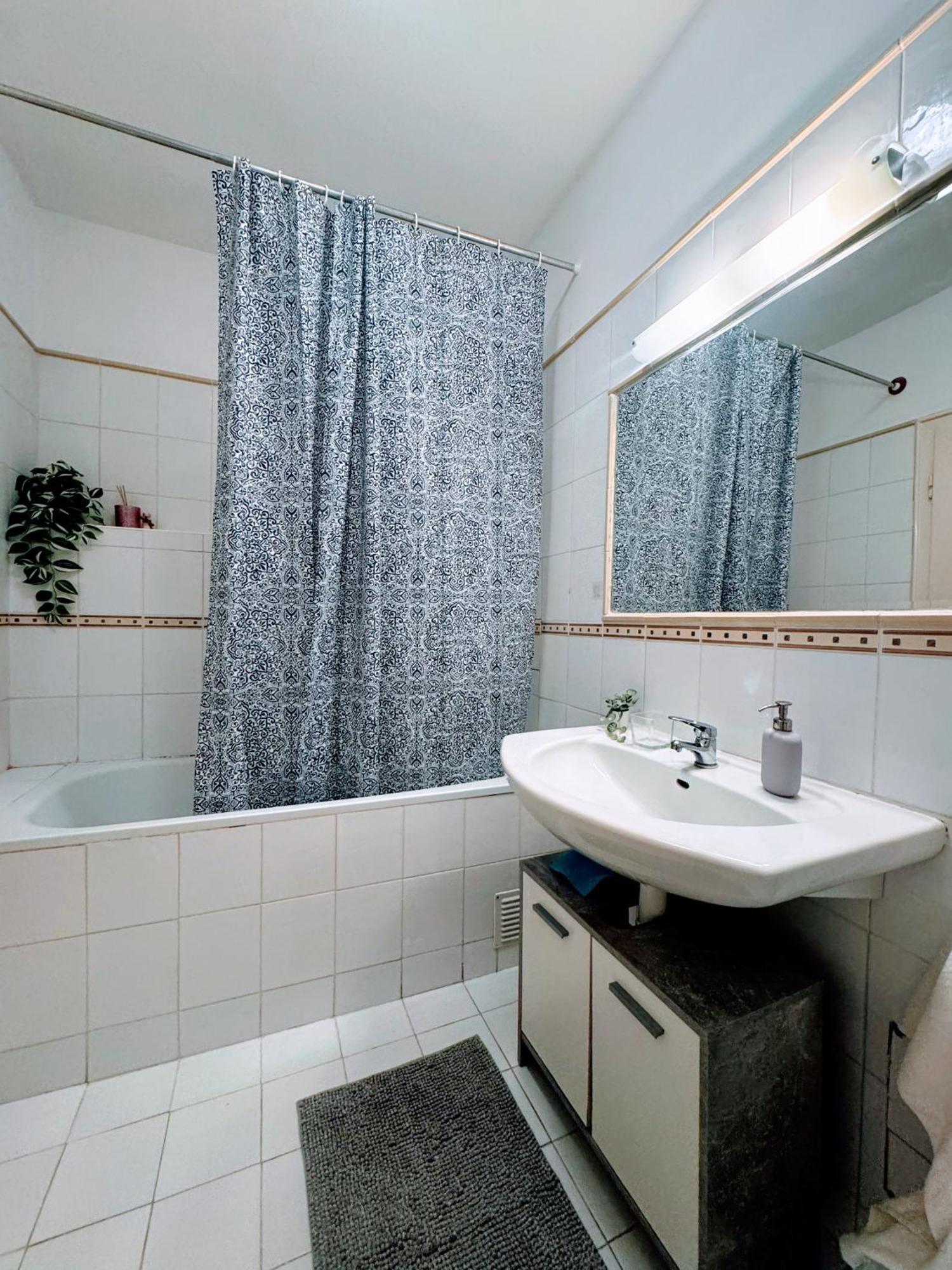 Extralarge Queen Room In The Heart Of Bratislava With Terrace Exteriör bild